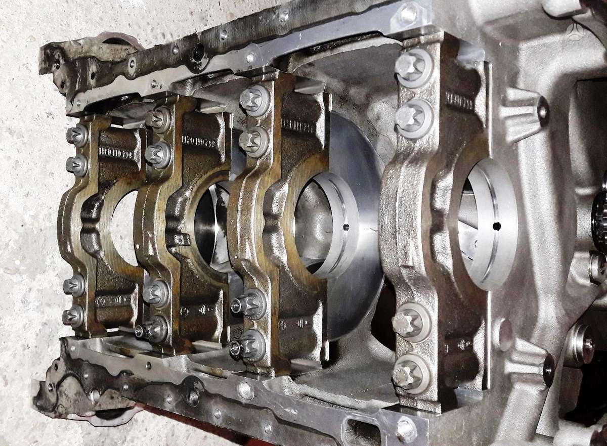 Mercedes-Benz E klasė, OM642, engine parts