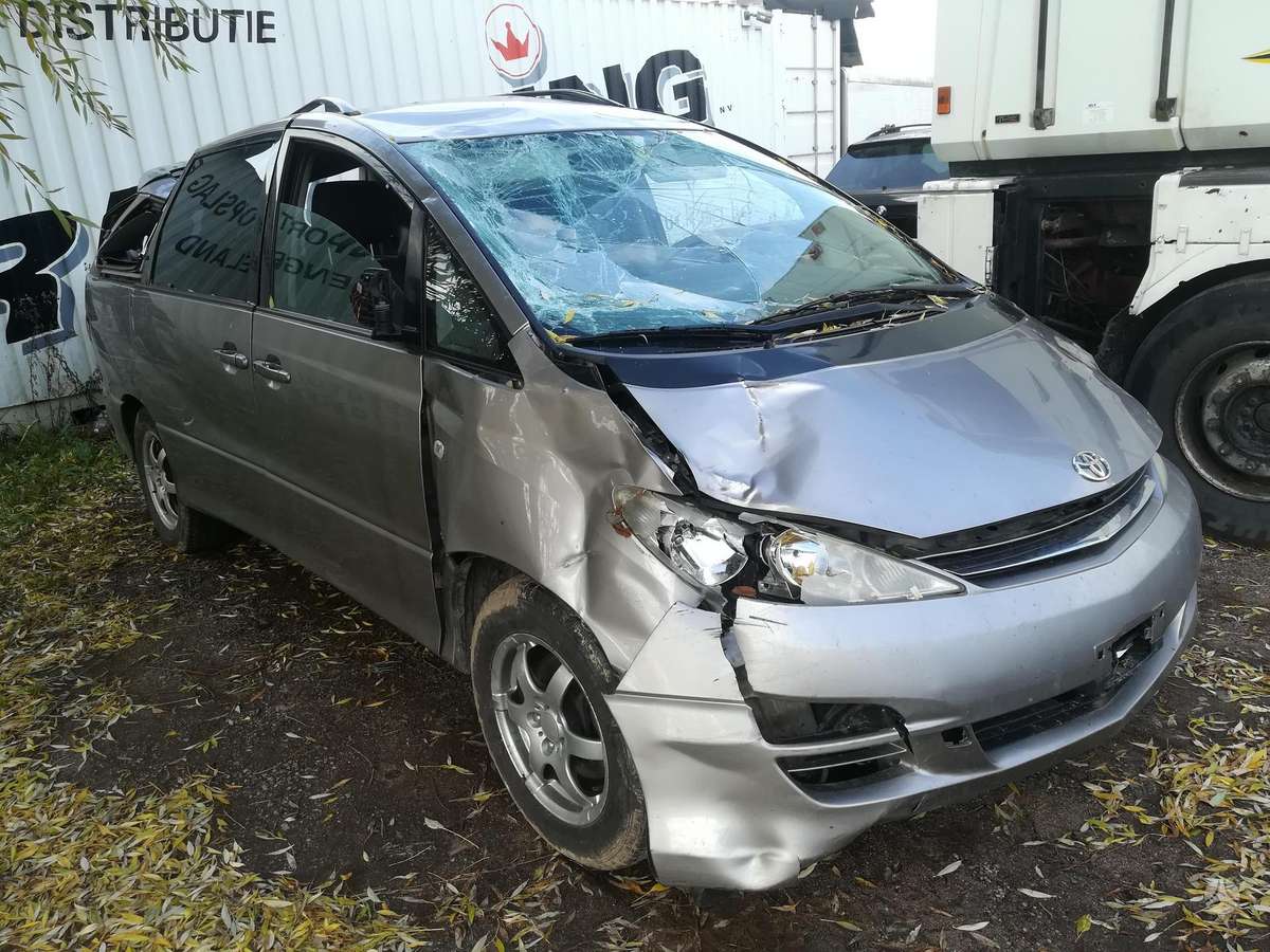Toyota Previa dalimis