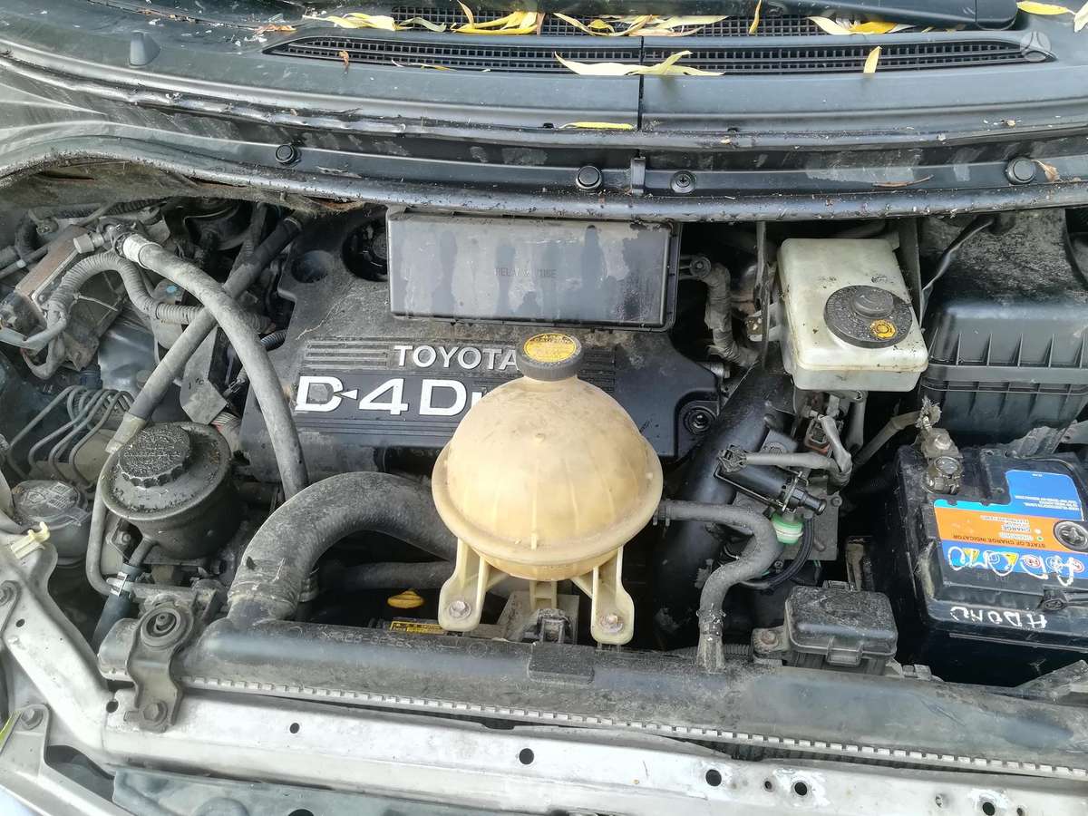 Toyota Previa dalimis