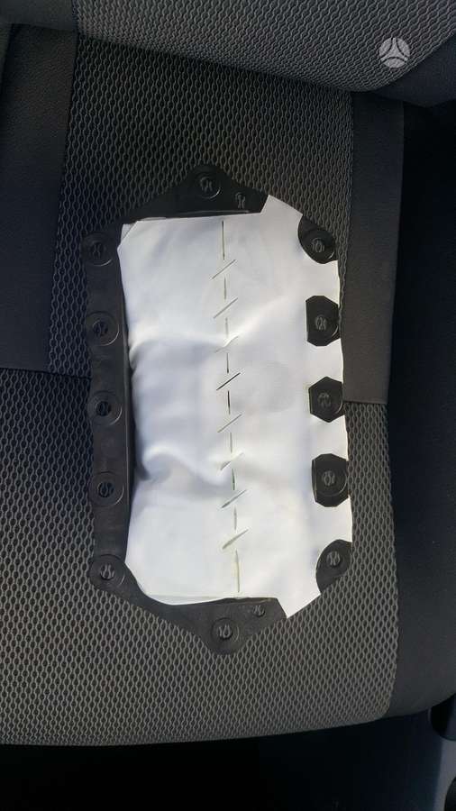 BMW X2 airbags