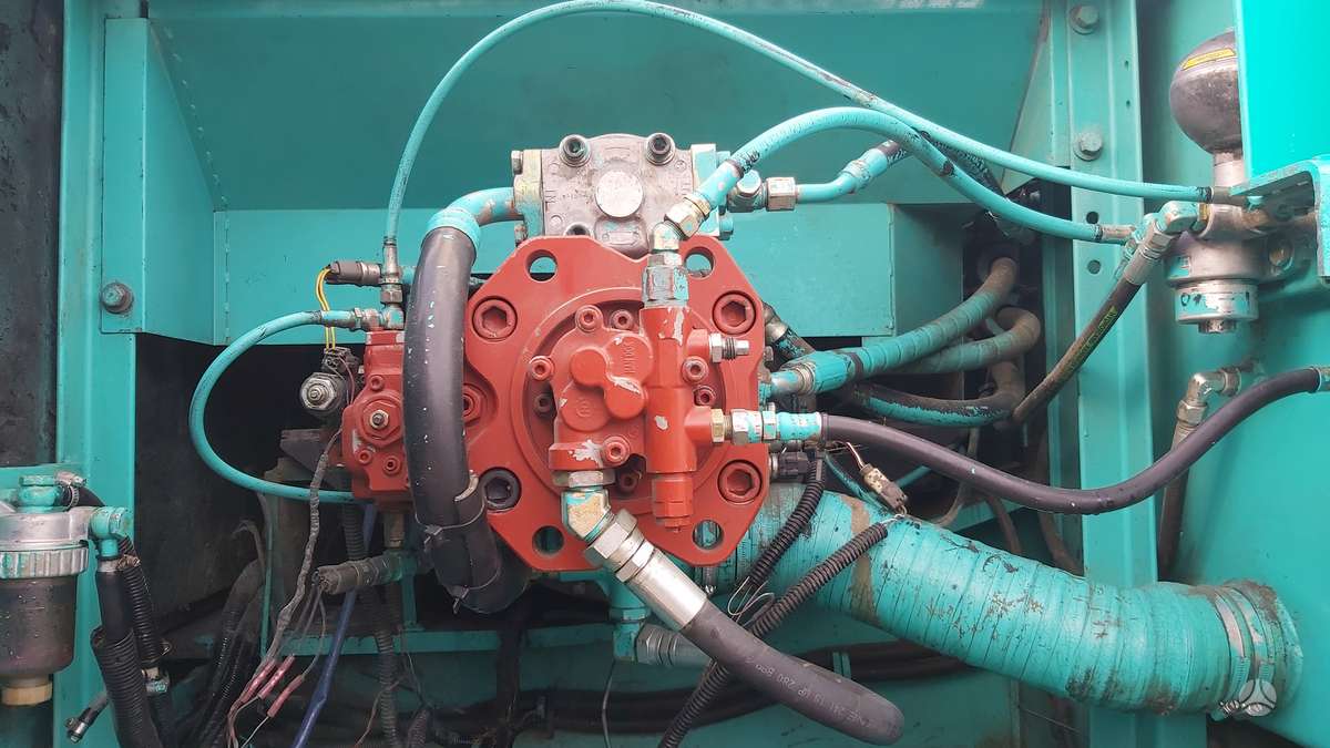 Kobelco SK330LC-6E, экскаваторы