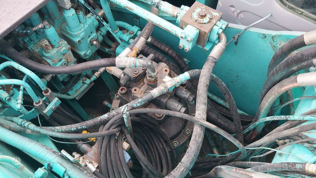 Kobelco SK330LC-6E, экскаваторы