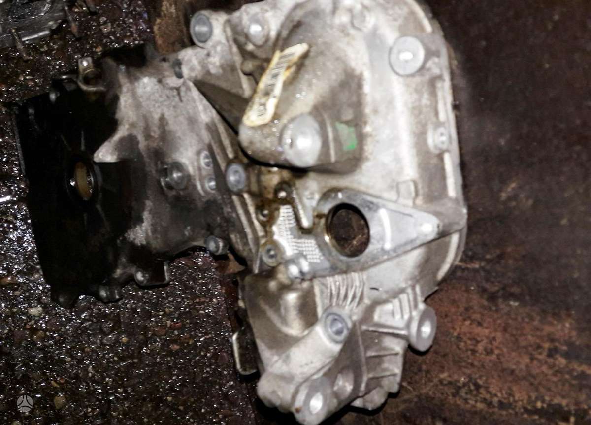 Renault Captur, H4BT, dzinēja detaļas