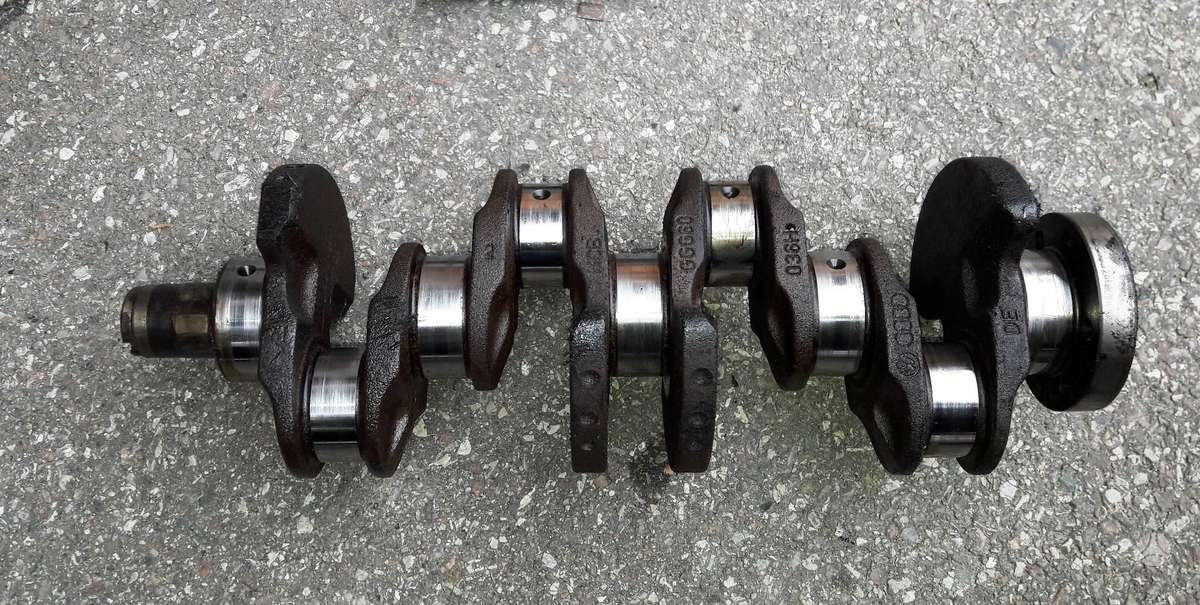 Volkswagen Golf, AHW, variklio detalės
