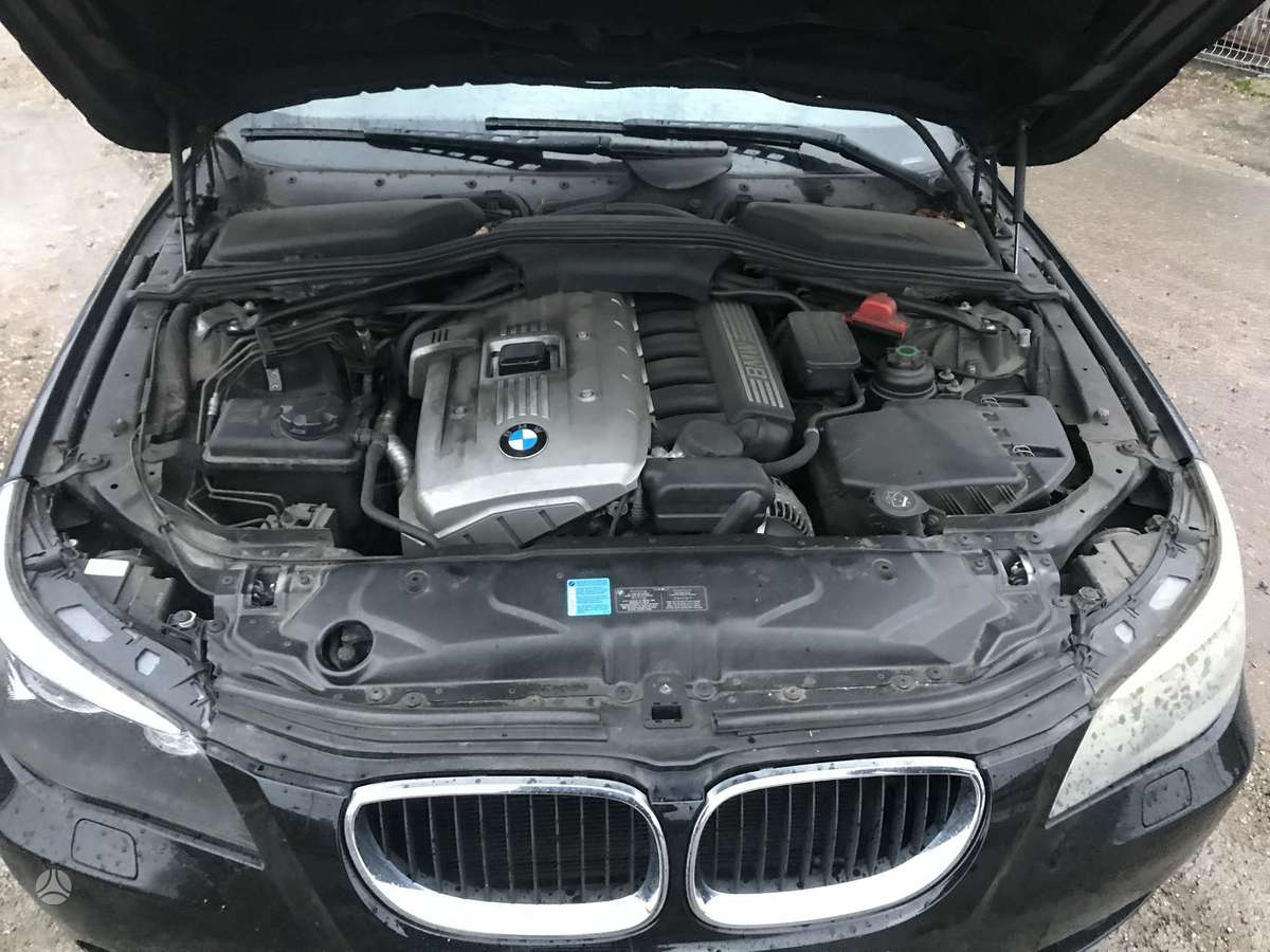 BMW 525 dalimis. Variklis n52b25a