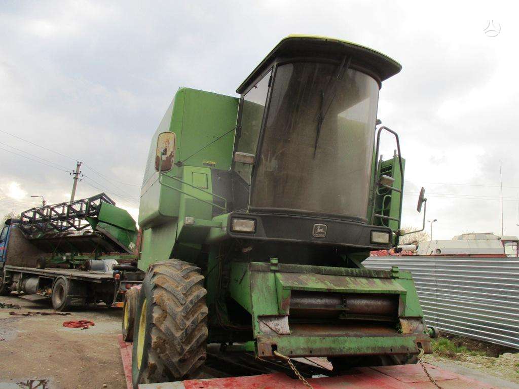 John Deere 1075, kombaini