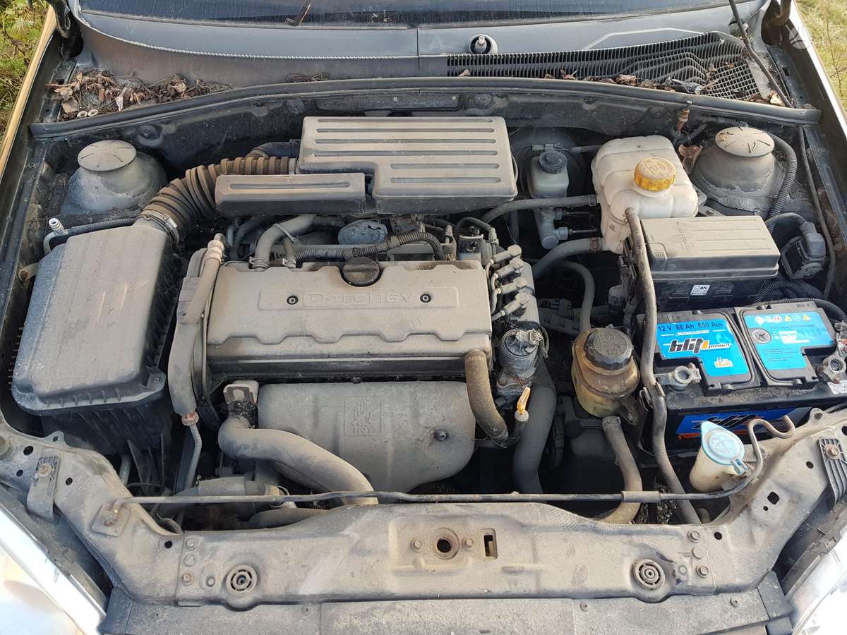 Suzuki Forenza dalimis. U20sed001343
