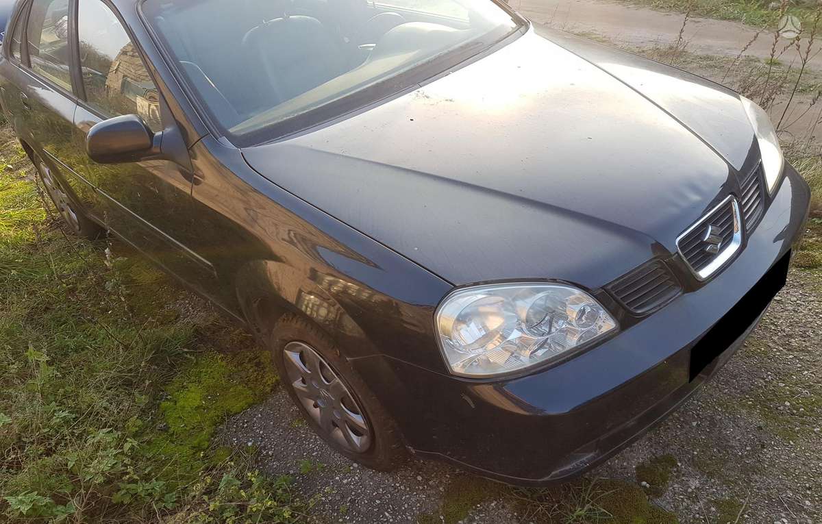 Suzuki Forenza dalimis. U20sed001343