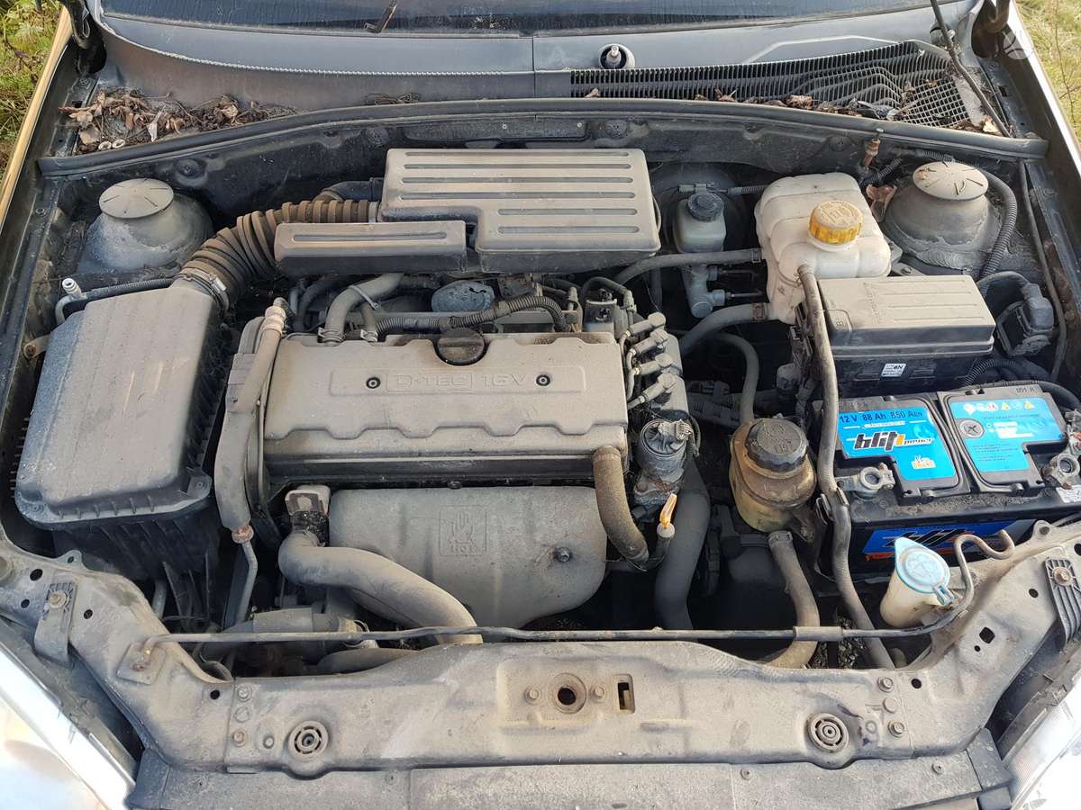 Daewoo Nubira dalimis. U20sed001343