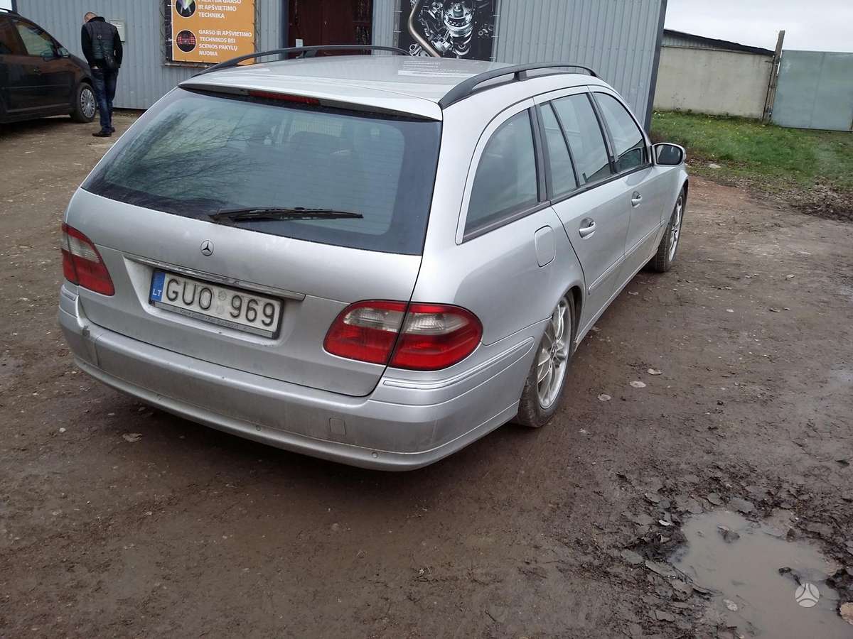 Mercedes-Benz E280 dalimis. Dalimis