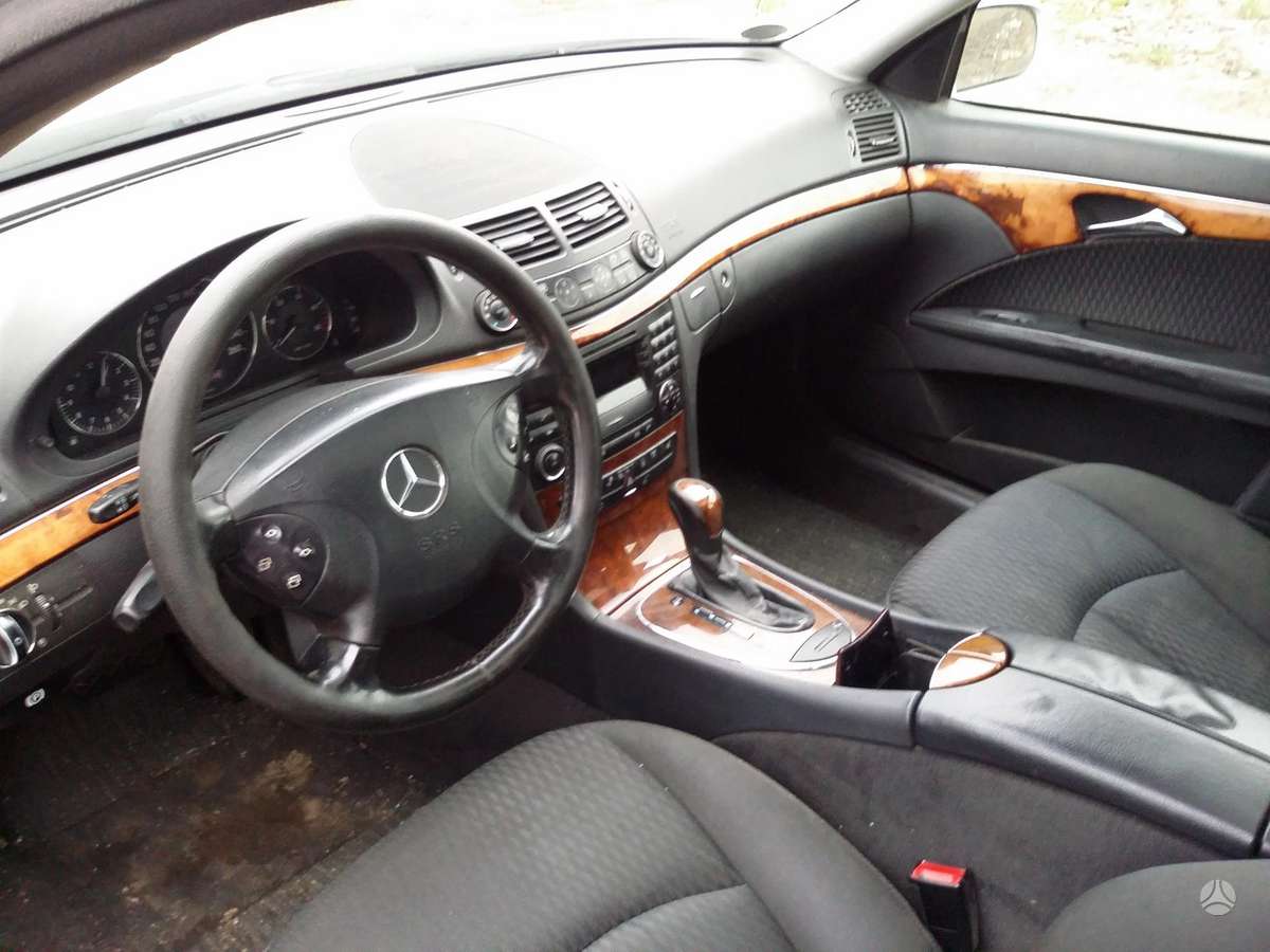 Mercedes-Benz E280 dalimis. Dalimis