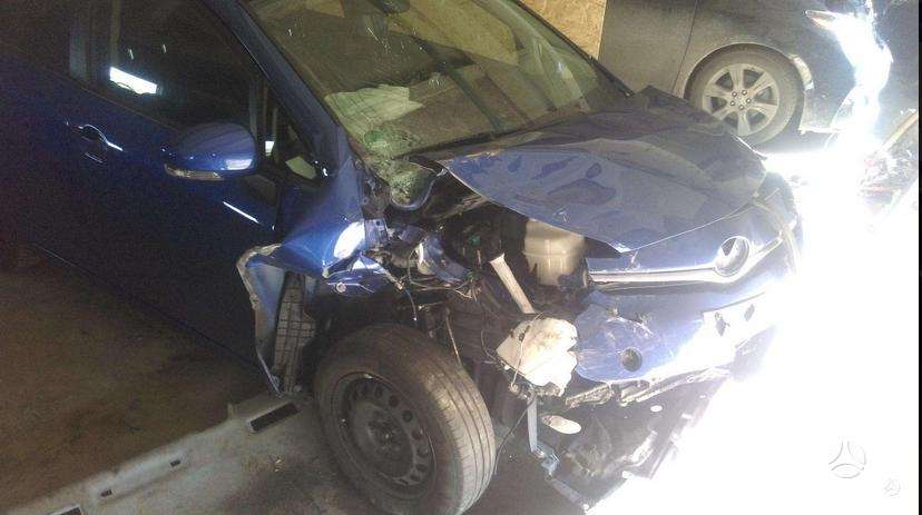 Toyota Verso-S kėbulo dalys
