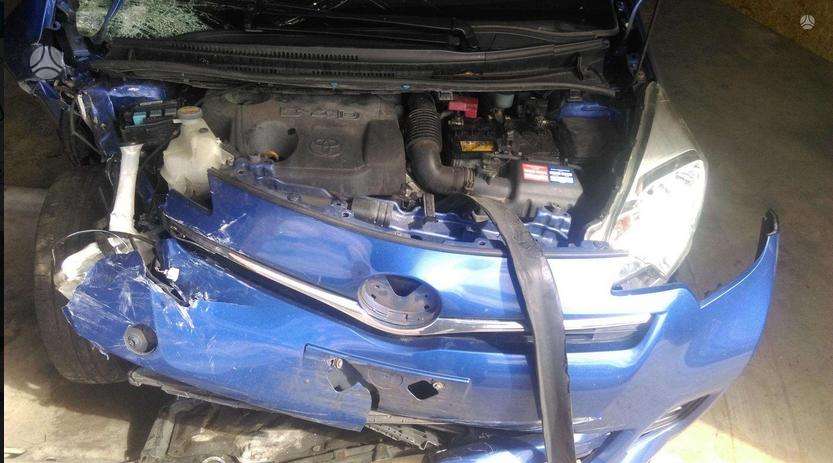 Toyota Verso-S kėbulo dalys