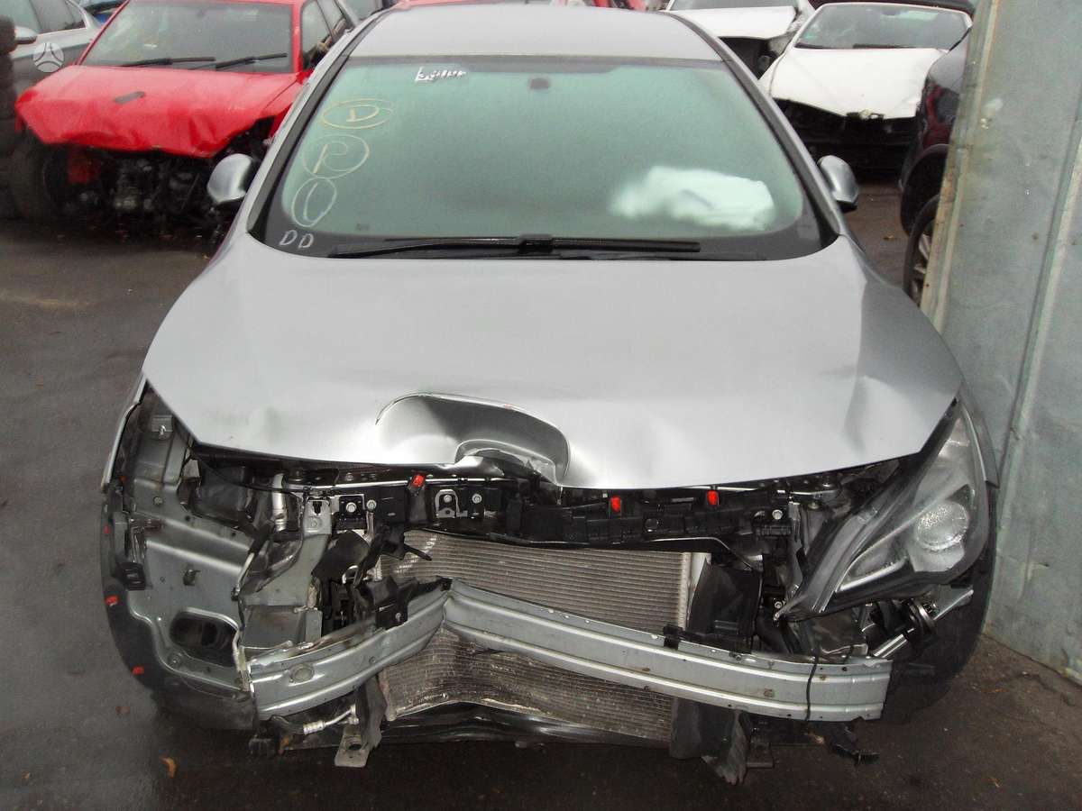 Opel Astra dalimis