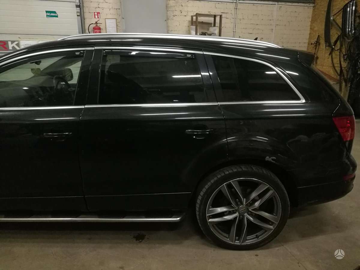 Audi Q7 dalimis