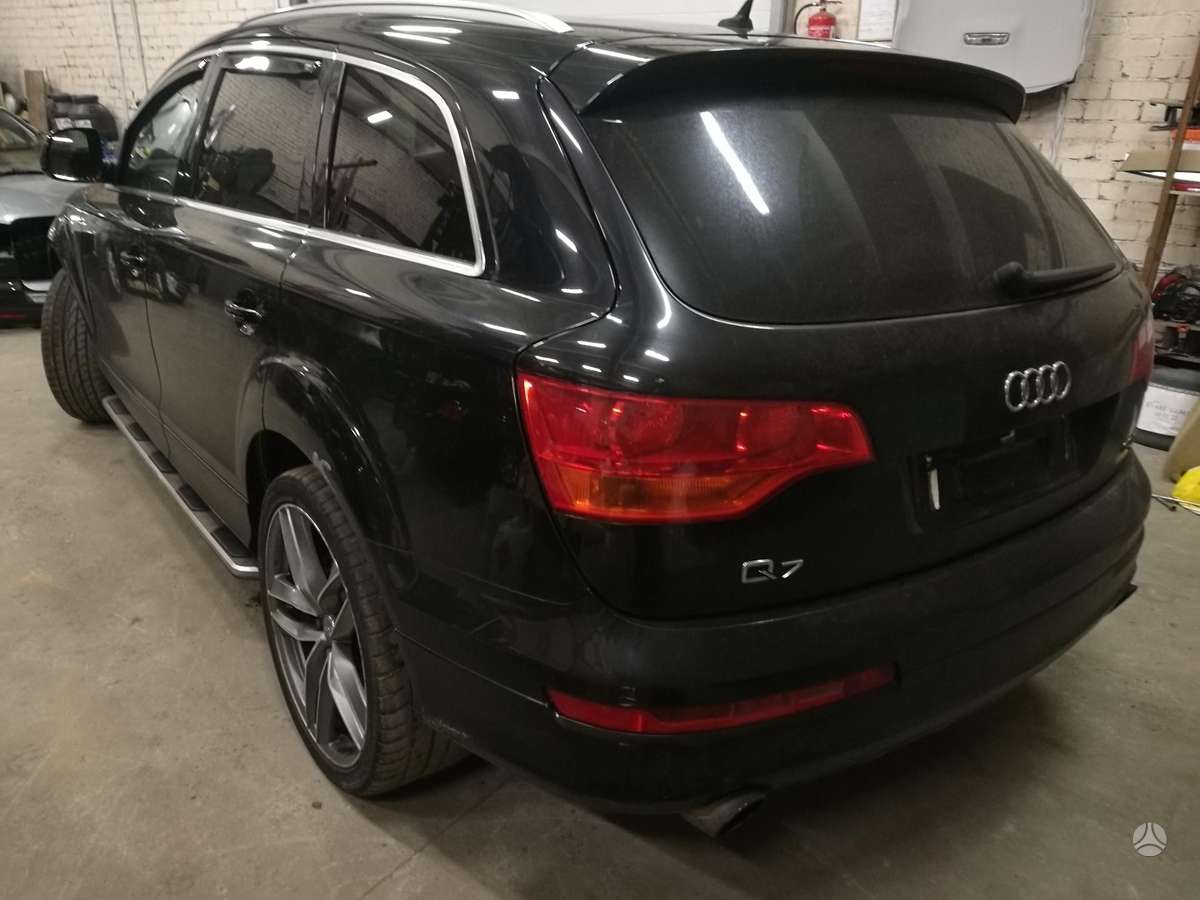 Audi Q7 dalimis