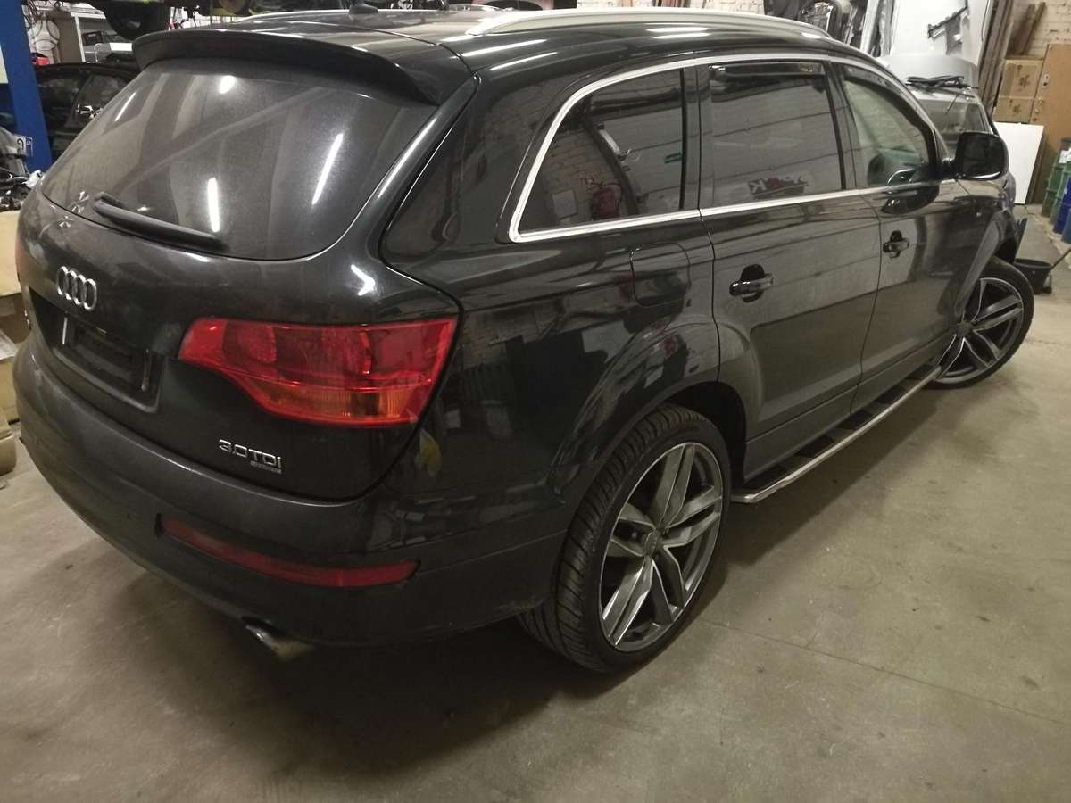 Audi Q7 for parts