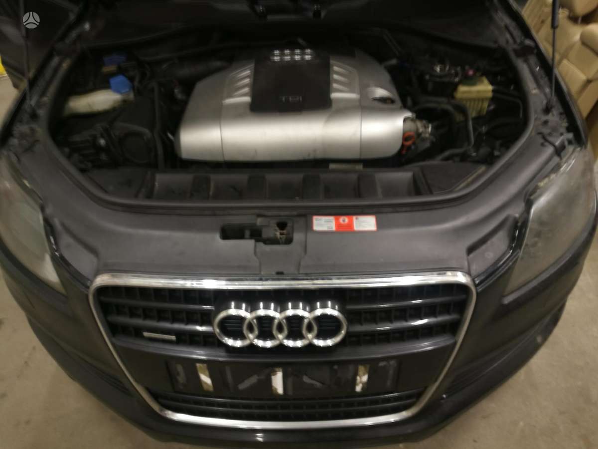 Audi Q7 dalimis