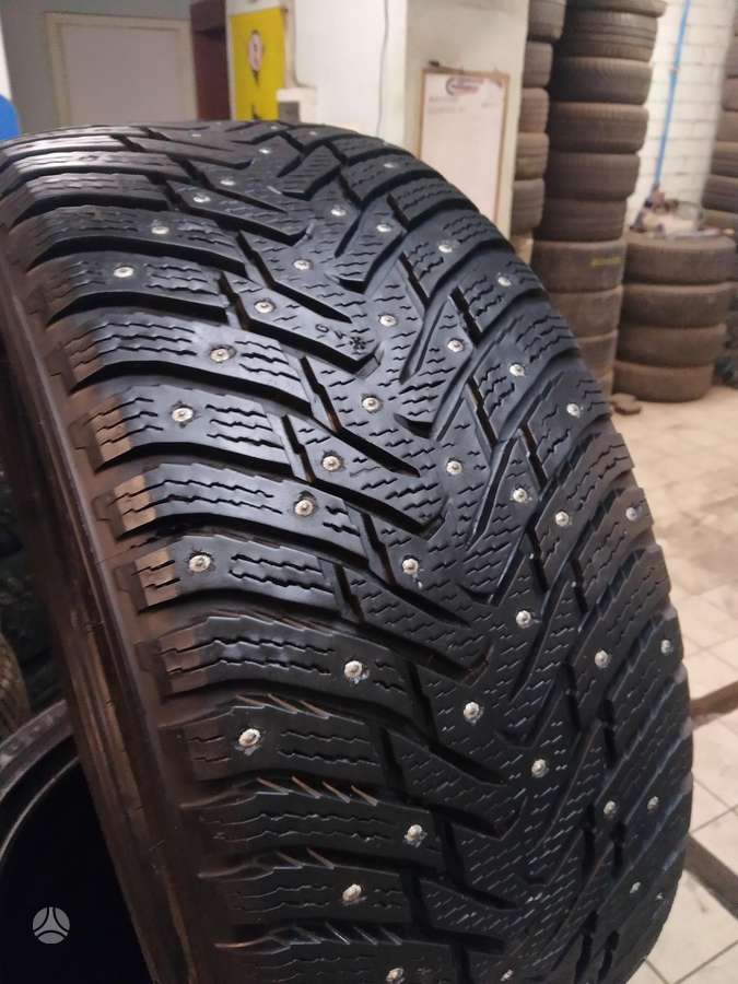 Nokian Hakapeliitta 8, winter 235/50 R19