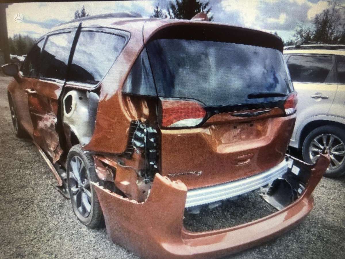 Chrysler Pacifica dalimis