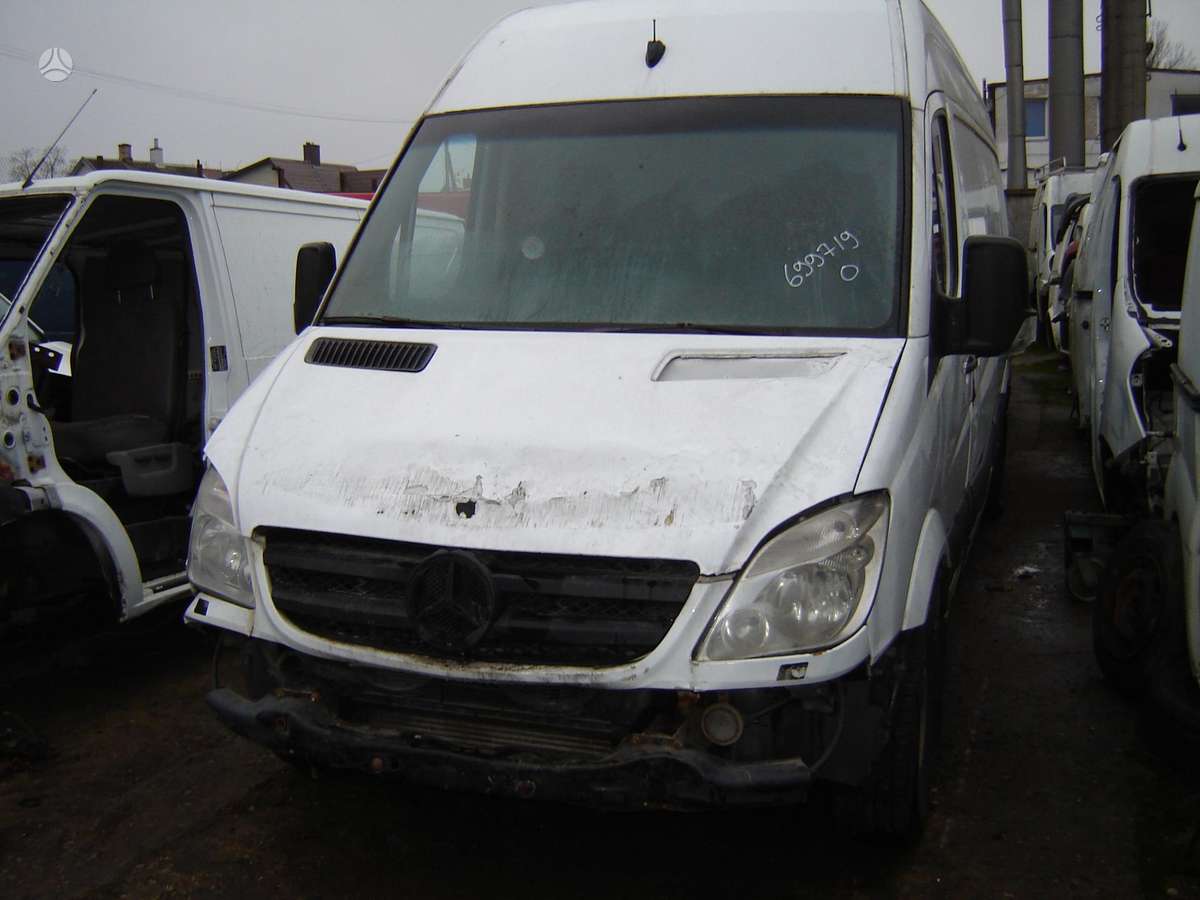 Mercedes-Benz Sprinter, preču