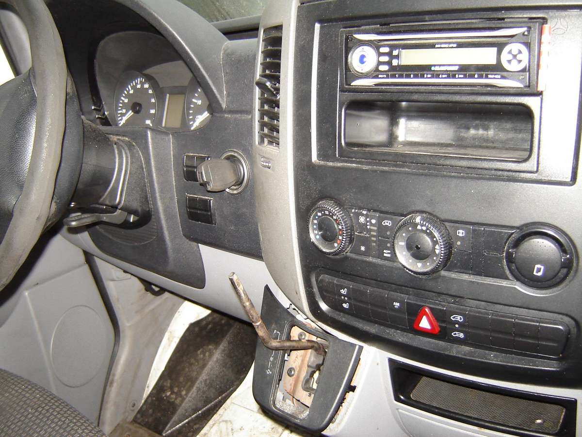Mercedes-Benz Sprinter, preču