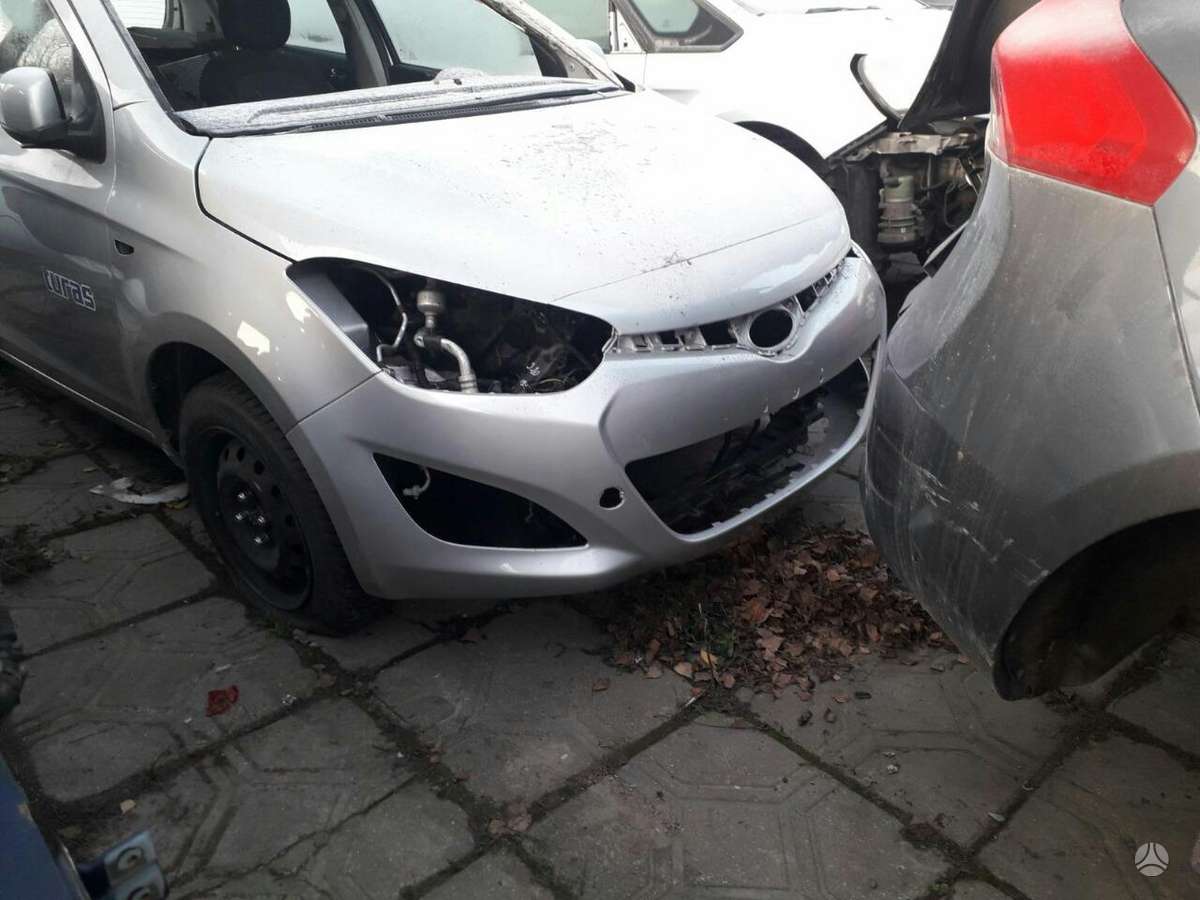 Hyundai i20 Visos dalys yra