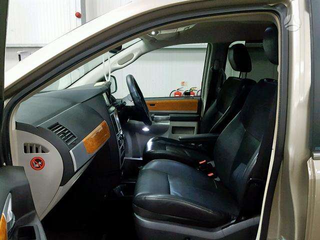 Chrysler Town & Country dalimis