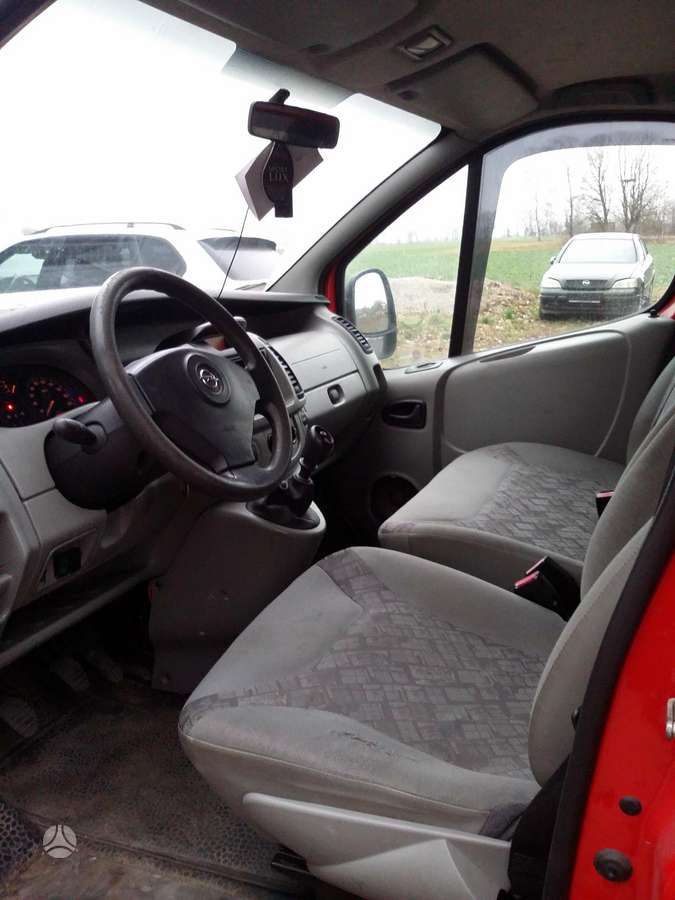 Opel Vivaro, cargo vans