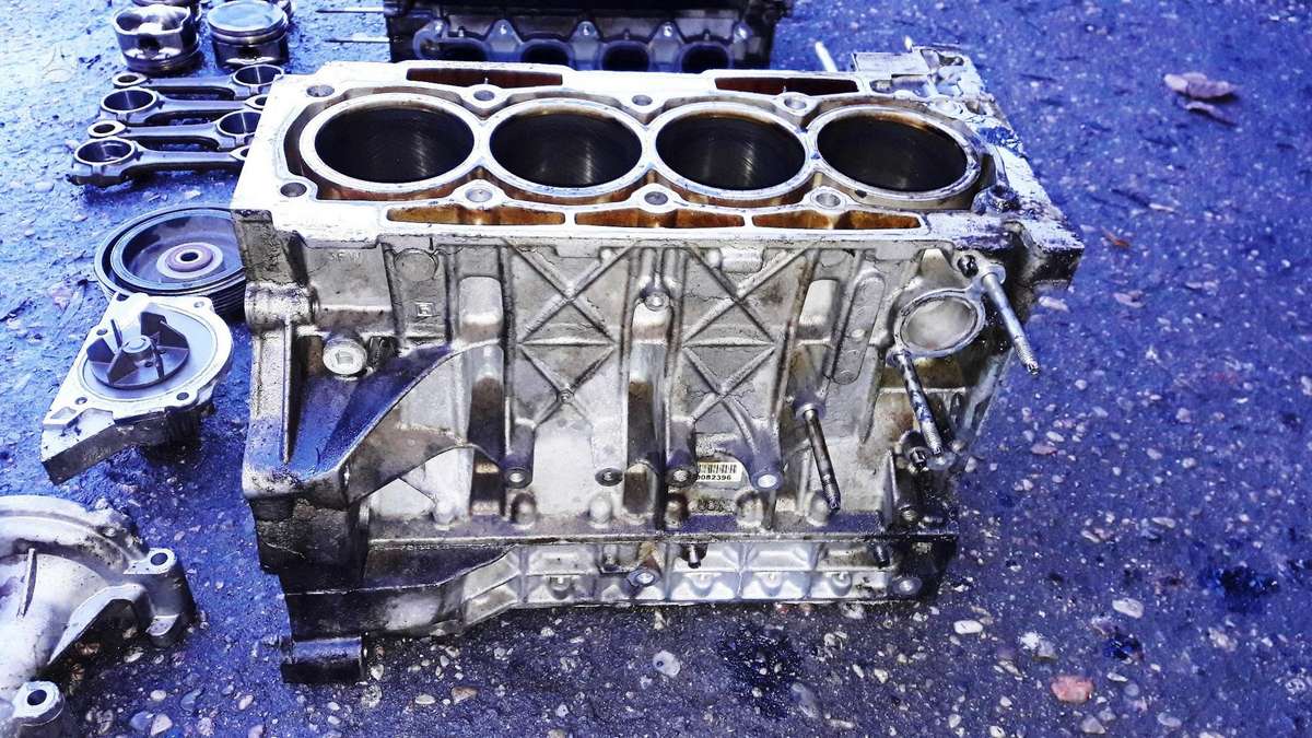 Citroen C4, EW10J4S, variklio detalės