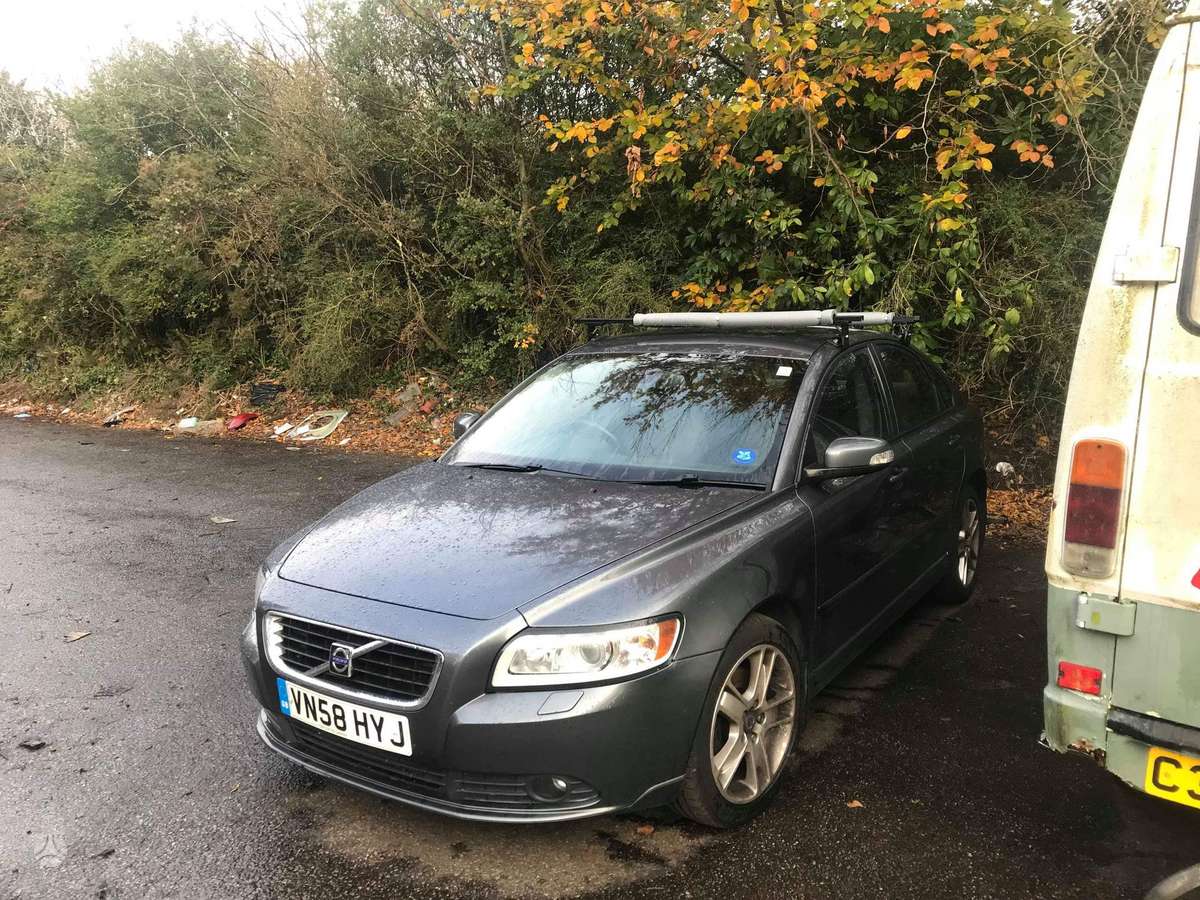 Volvo S40 for parts