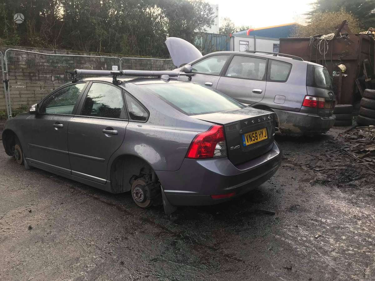 Volvo S40 for parts