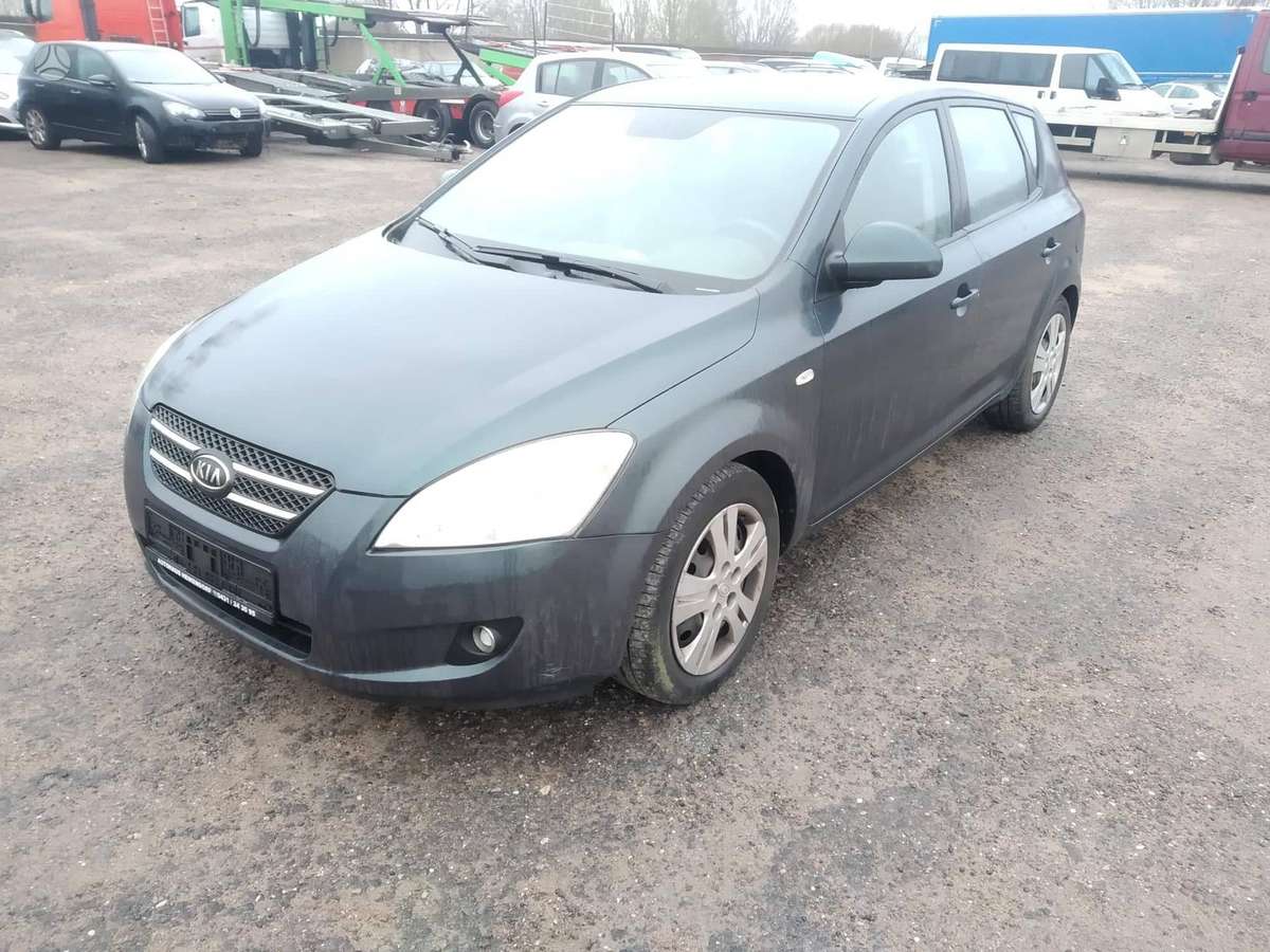 Kia Ceed dalimis. Dirbame nuo 9h iki 17h