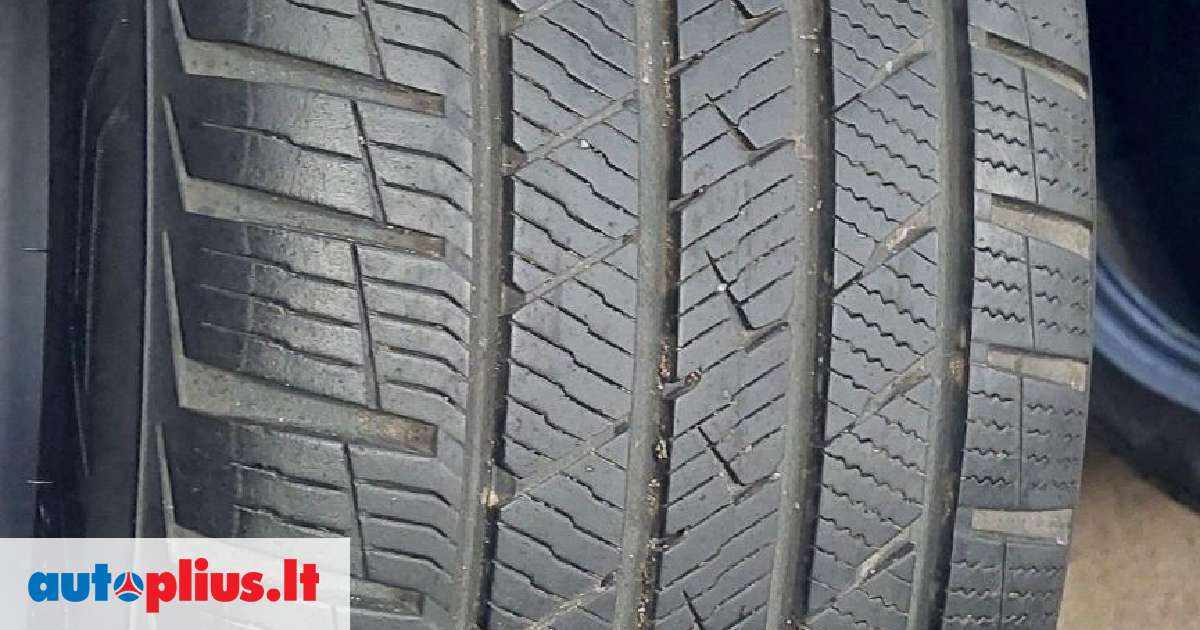 Vredestein, all-season 235/45 R20 | A27511421
