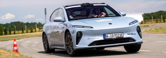 Pirmą kartą žurnalistų ralyje dalyvavo kinų gamybos elektromobilis. Rezultatas nustebins ne vieną.