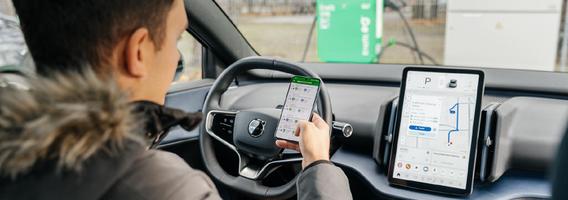 Lietuviai sėda į elektromobilius: klausimų vis dar gausu, bet pardavimai auga ženkliai