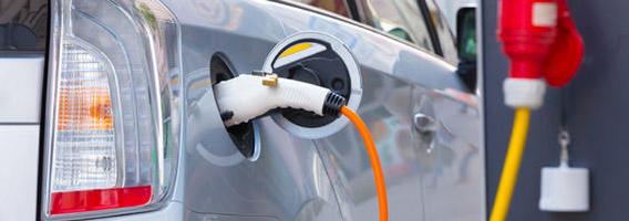 Lietuviai vis dažniau persėda į hibridinius ar elektrinius automobilius
