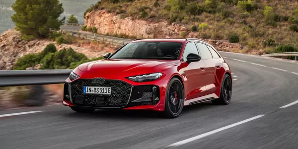 Audi RS5 Avant (B10)