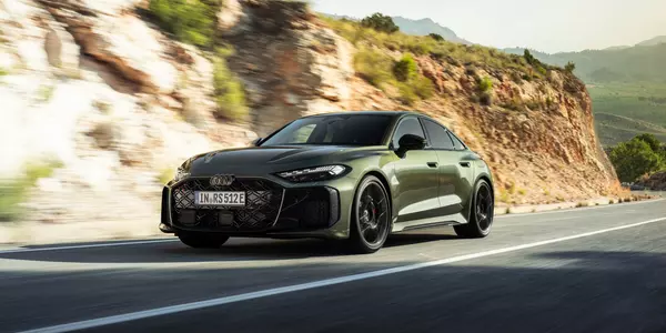 Audi RS5 Sedan (B10)