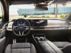 BMW i7 (G70)
