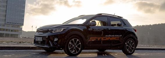 Kompaktiškų miesto krosoveriu gretose – išmanusis „KIA Stonic“ 