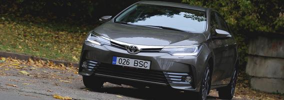 Pusę amžiaus besitęsianti populiarumo istorija su „Toyota Corolla“